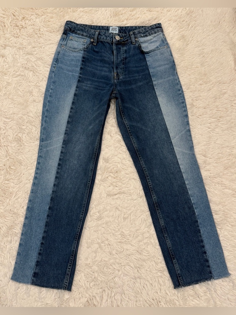 BDG Urban Outfitters Jessye Two Tone Jeans 28 x 32 Colorblock Denim Raw Hem Y2K - Picture 2 of 7